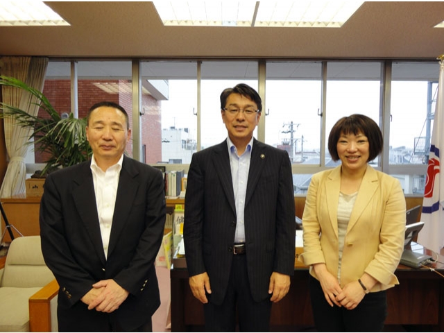 今回の勉強会の講師・東京會舘の鈴木料理長と田辺市の真砂市長記念撮影